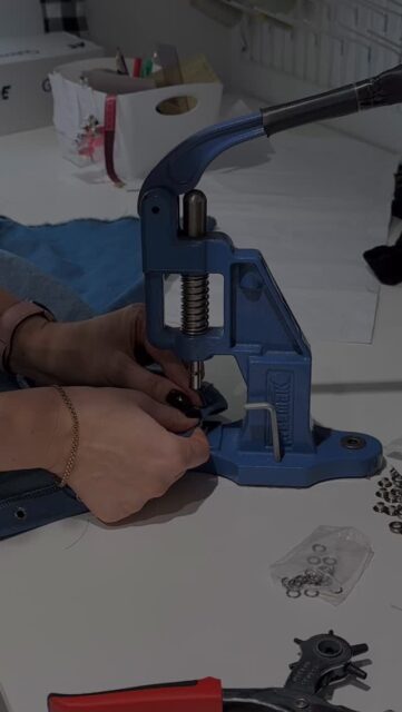 Rankos, kurios daugiausiai glosto jūsų drabužius - mūsų fėjų siuvėjų 🫶