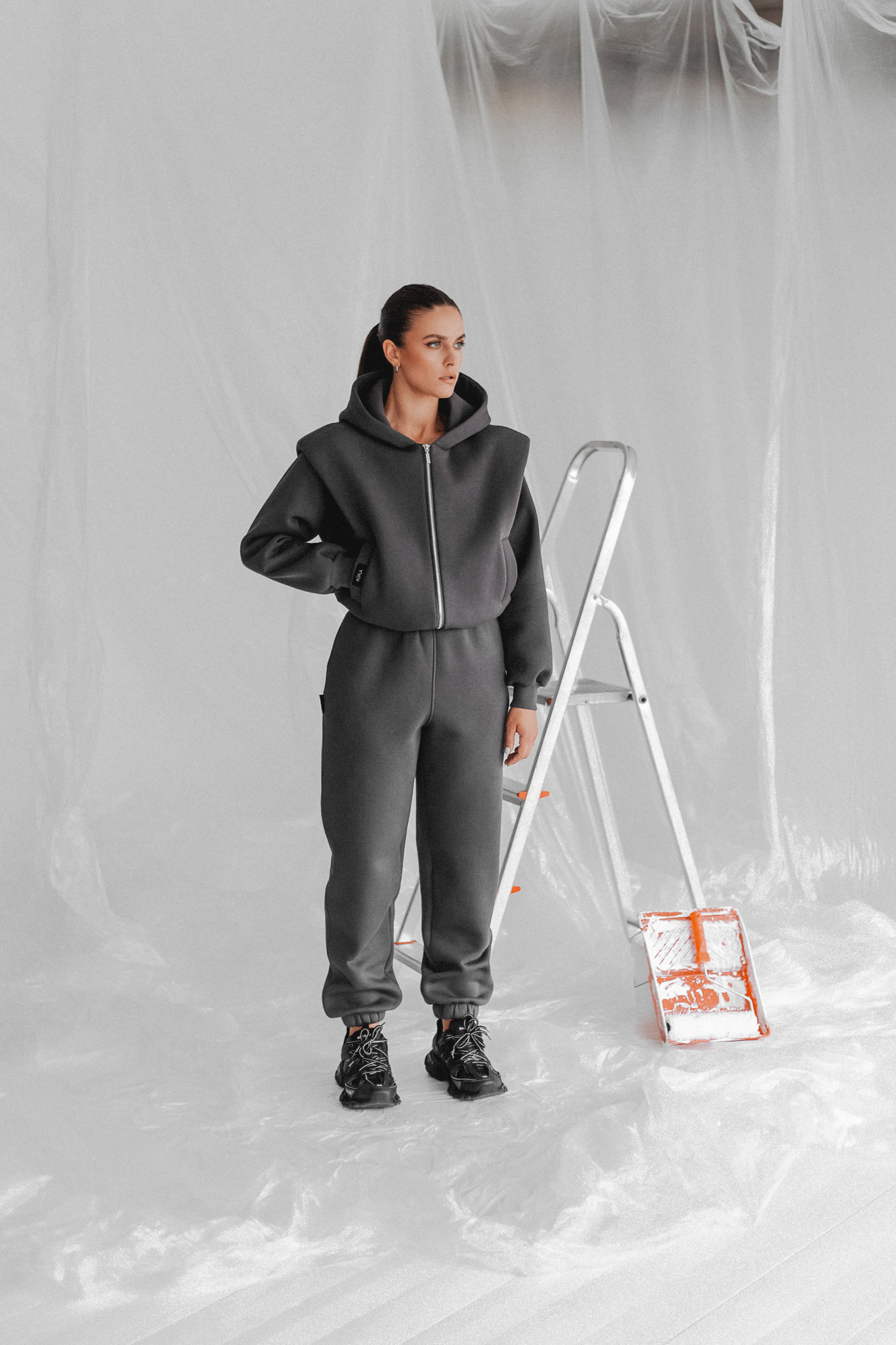 Pilkos klasikinės laisvalaikio kelnės „MASS“ - Image 20