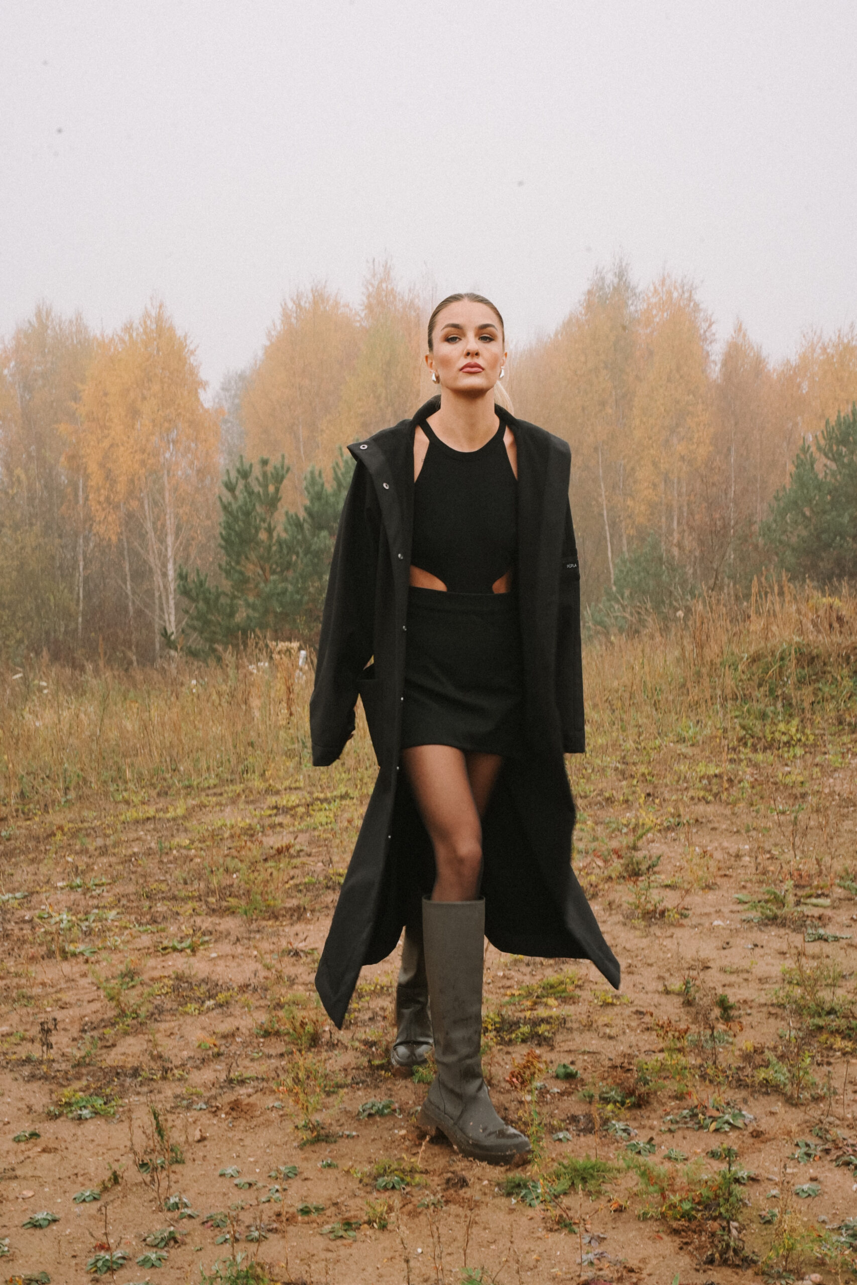 Juodas oversized lietpaltis „DROP“ - Image 11