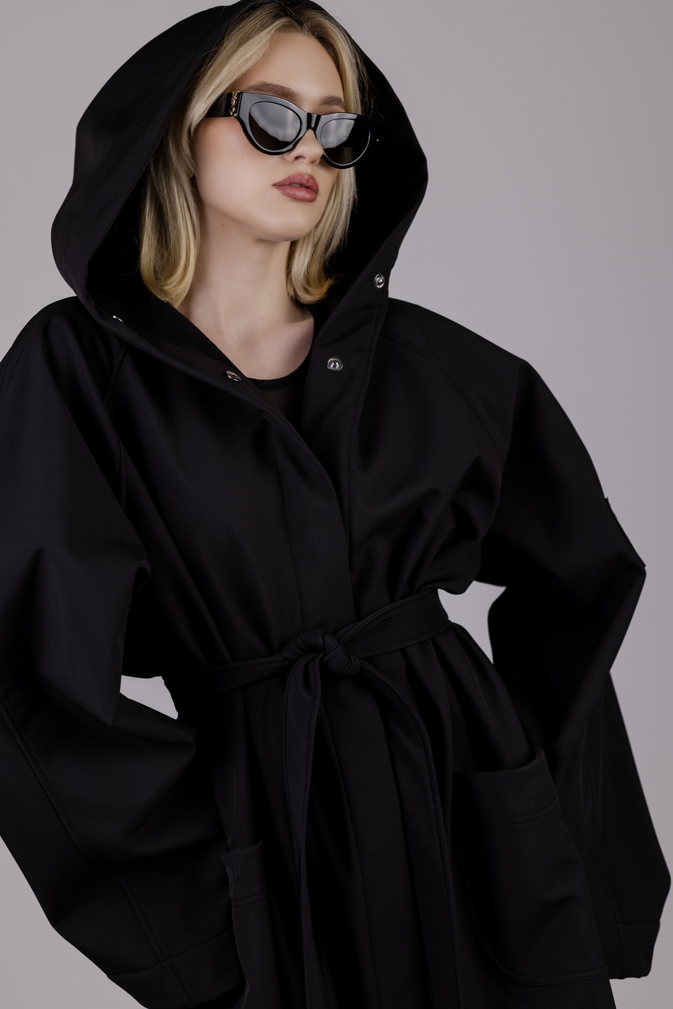 Juodas oversized lietpaltis „DROP“ - Image 2