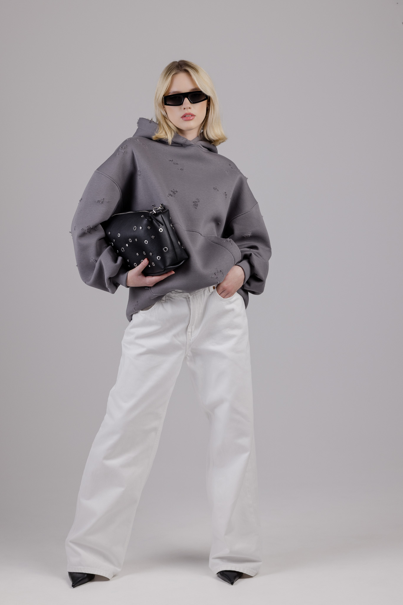 Tamsiai pilkas unisex džemperis „HOMELESS“ - Image 4