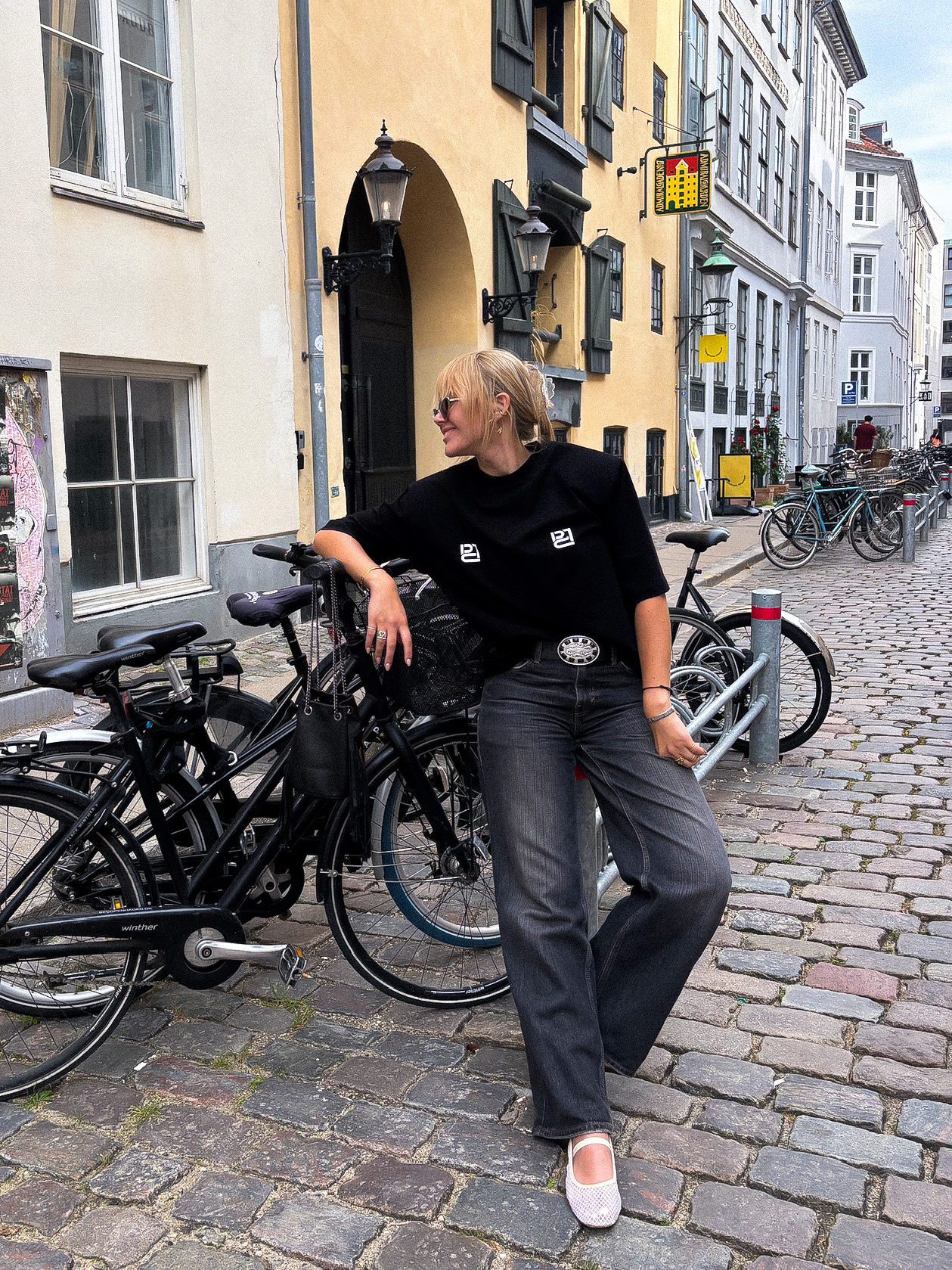 Juodi marškinėliai paryškintais pečiais - Image 10