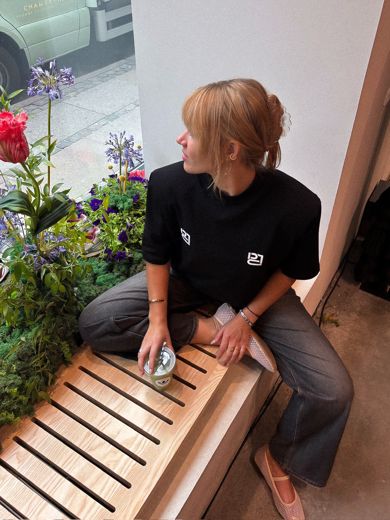 Juodi marškinėliai paryškintais pečiais - Image 13