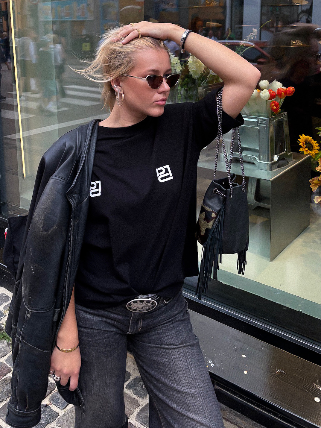 Juodi marškinėliai paryškintais pečiais - Image 12