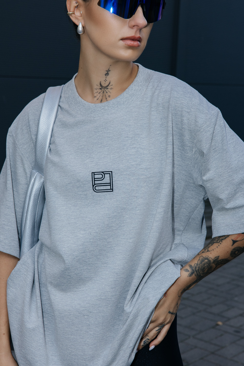 Pilki melanžiniai oversize marškinėliai - Image 3