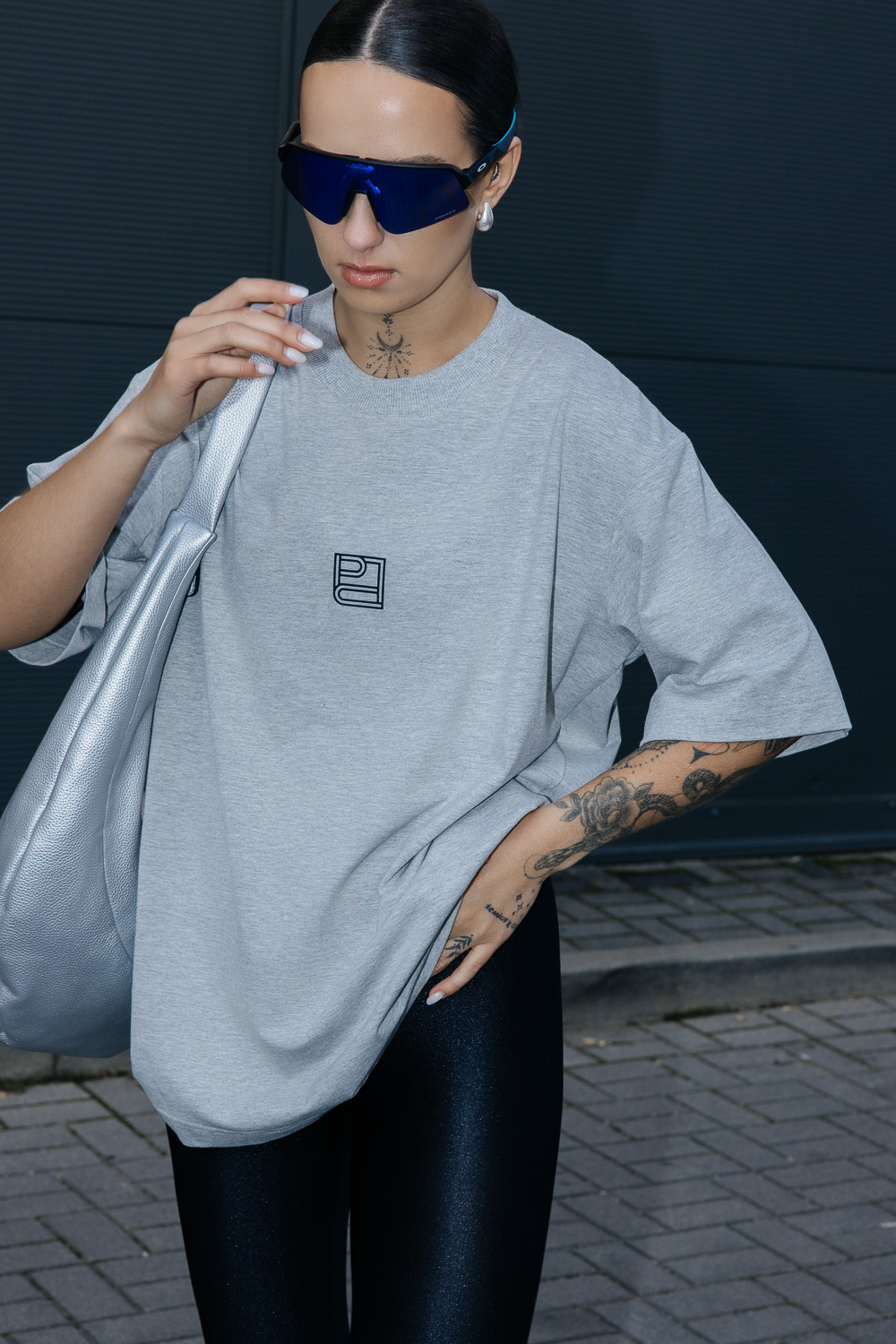 Pilki melanžiniai oversize marškinėliai - Image 4