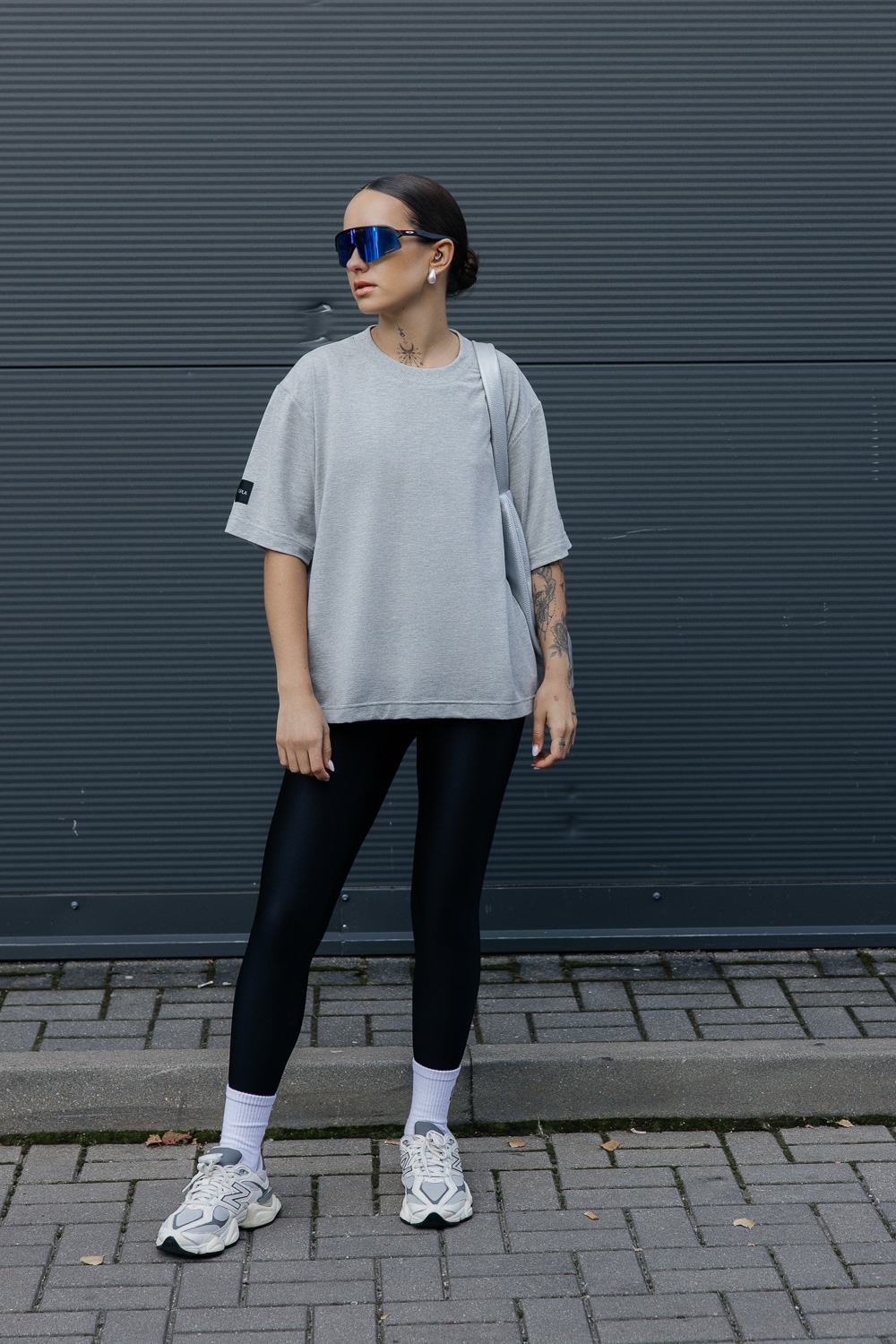 Pilki melanžiniai klasikiniai marškinėliai