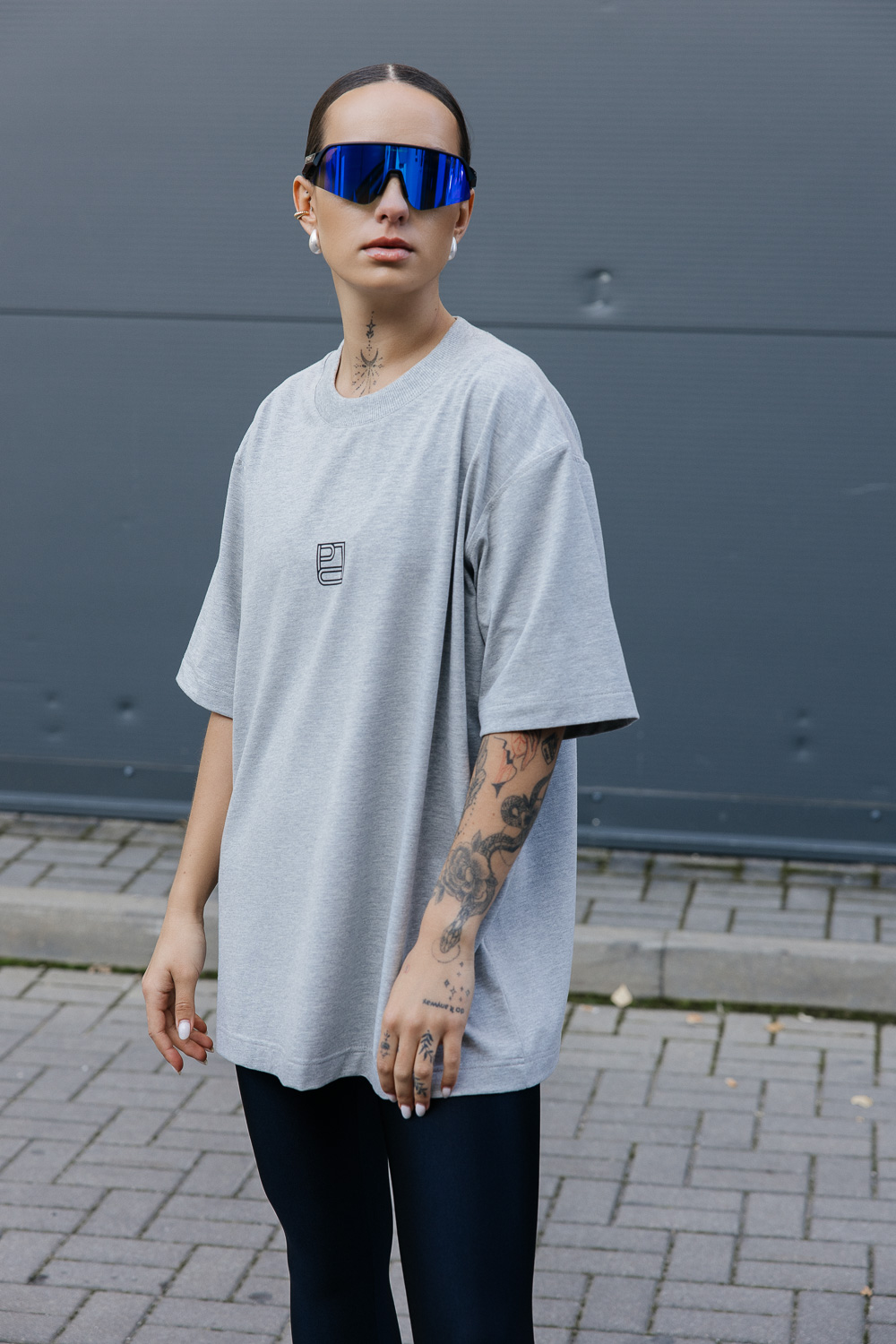 Pilki melanžiniai oversize marškinėliai - Image 8