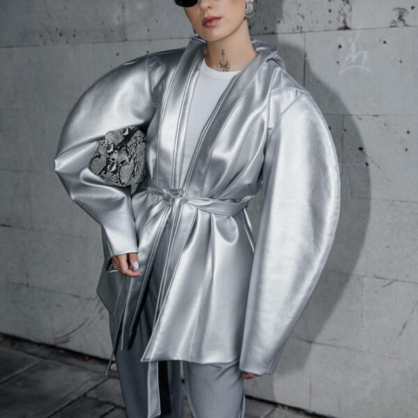 Sidabrinis eko odos švarkas „SCULPTURAL“