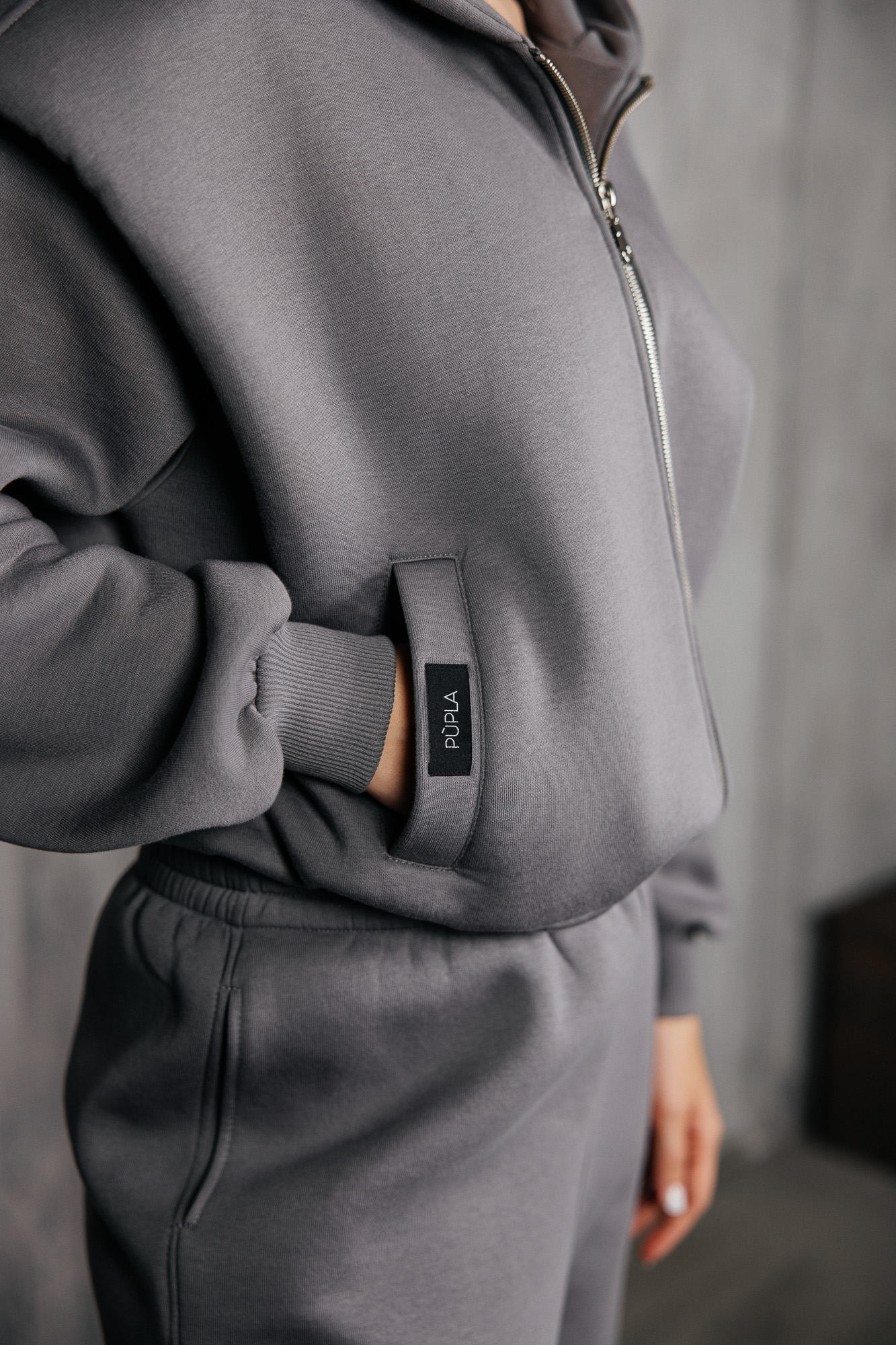 Pilkas džemperis su kapišonu „MASS“ - Image 6