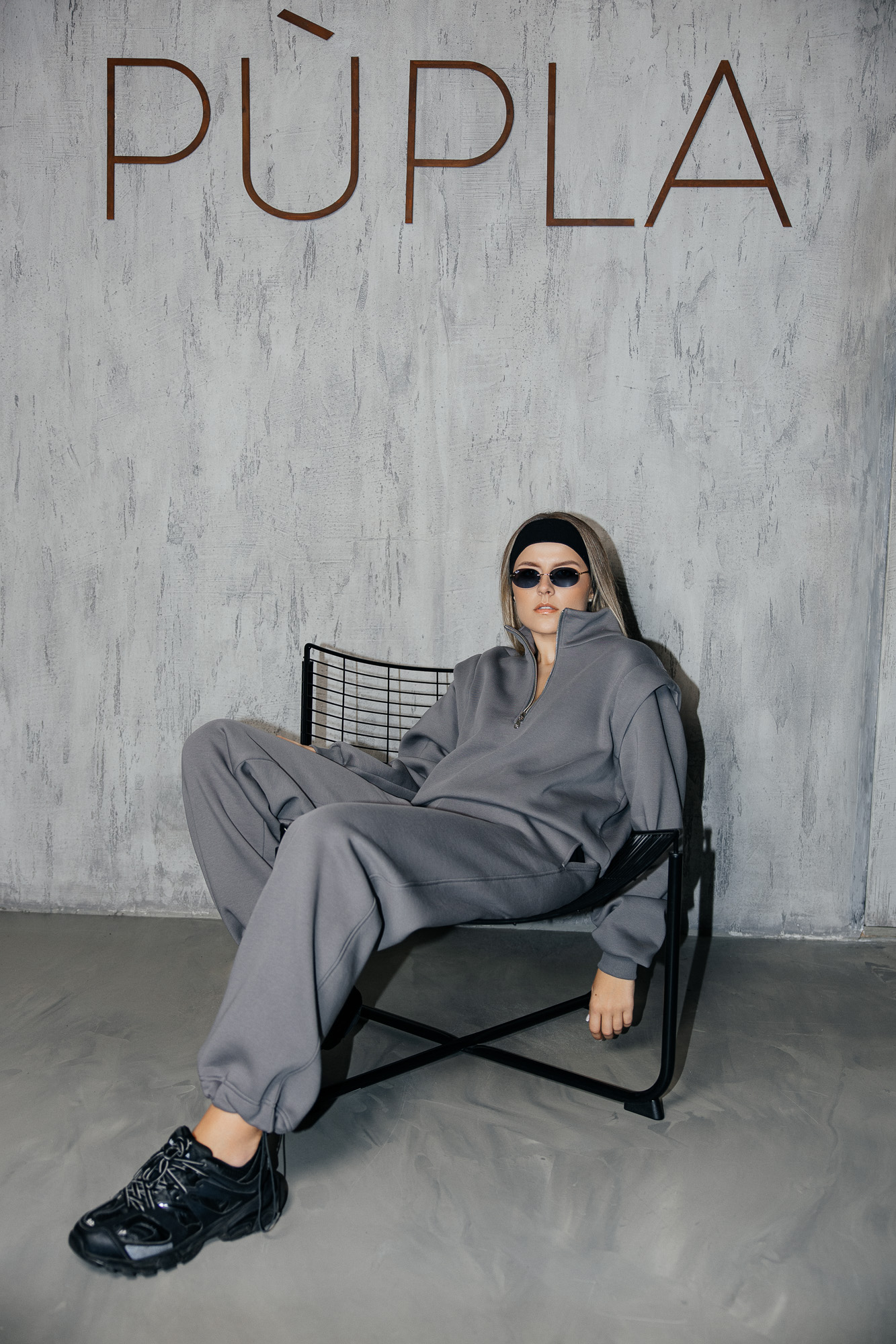 Pilkas džemperis paryškintais pečiais „MASS“ - Image 9