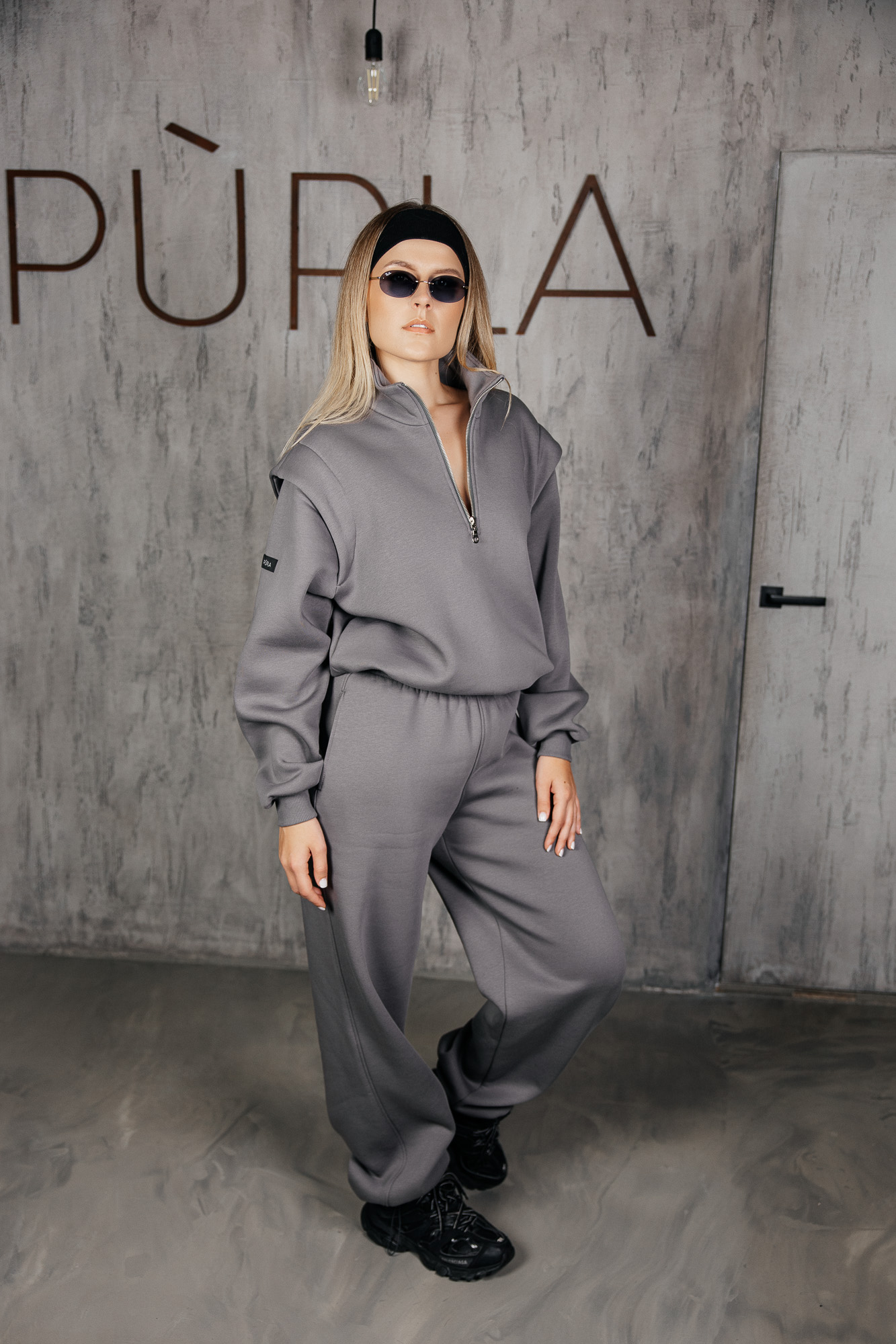 Pilkas džemperis paryškintais pečiais „MASS“ - Image 4