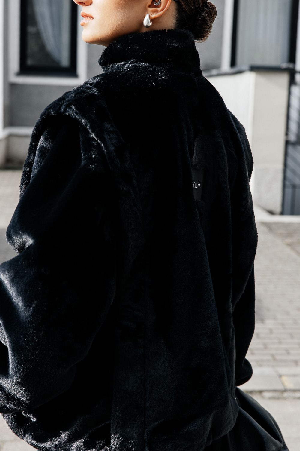 Juodas kailinis švarkas „MUSE FAUX“ - Image 6