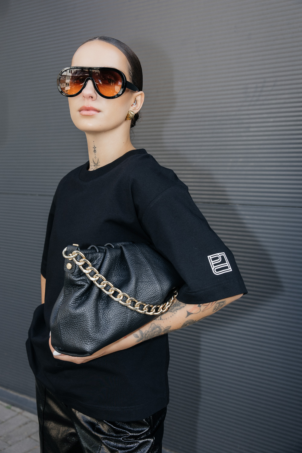 Juodi klasikiniai marškinėliai - Image 4