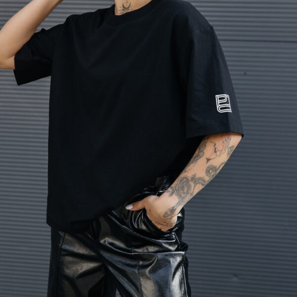 Juodi klasikiniai marškinėliai