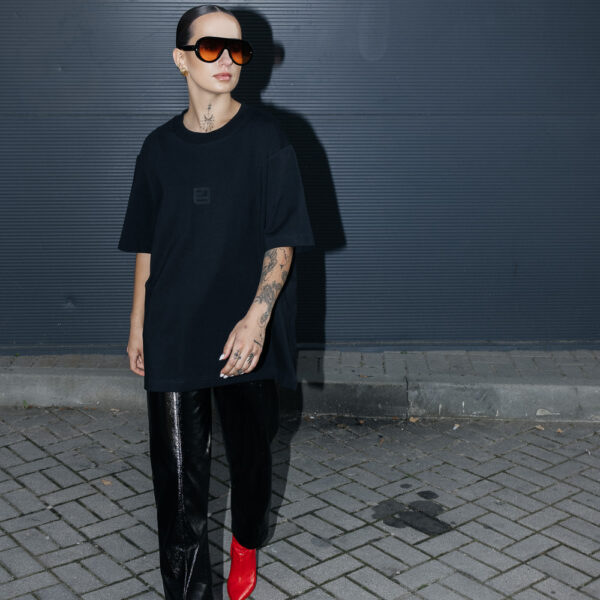 Juodi oversize marškinėliai