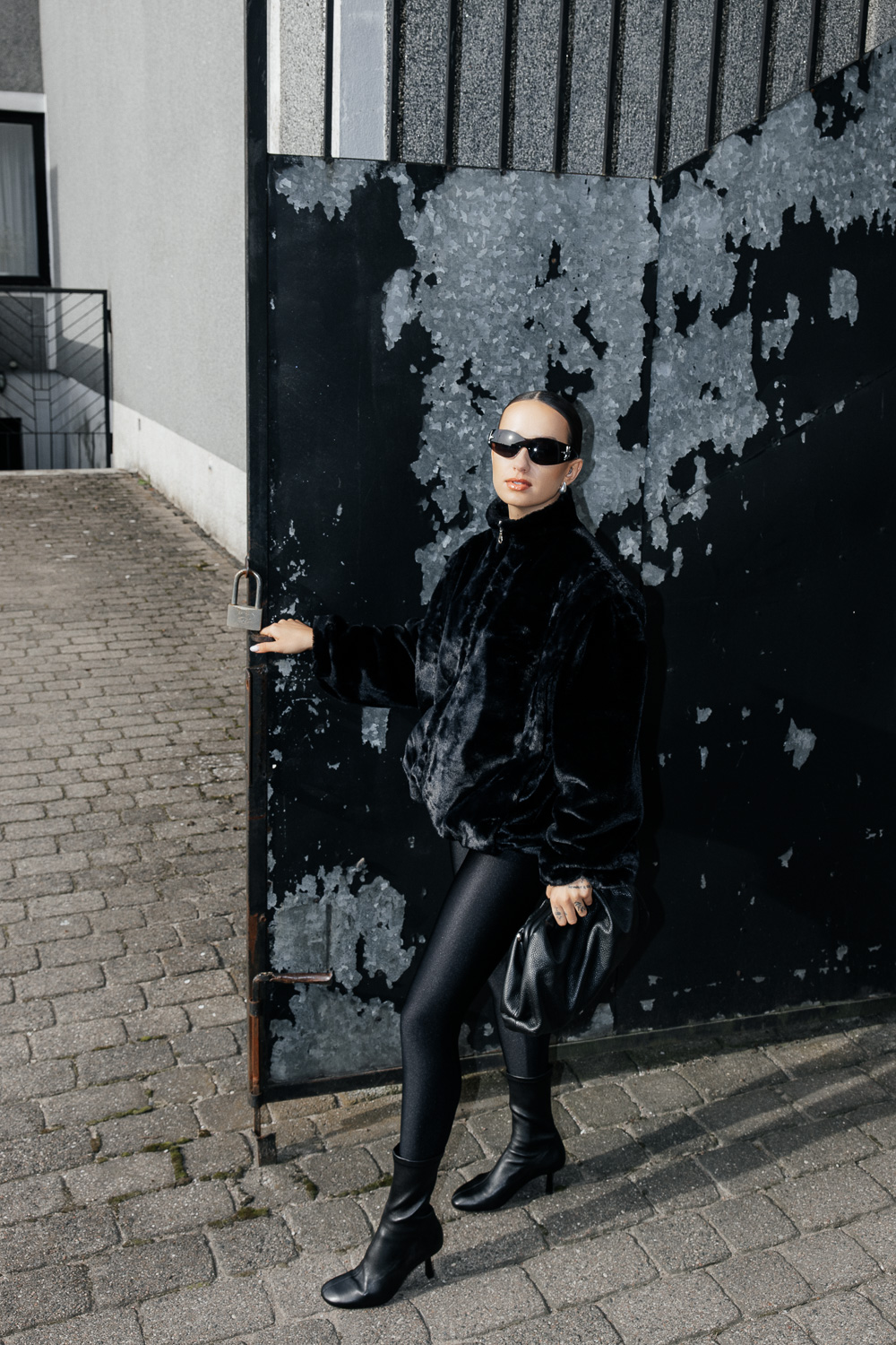 Juodas kailinis švarkas „MUSE FAUX“ - Image 8