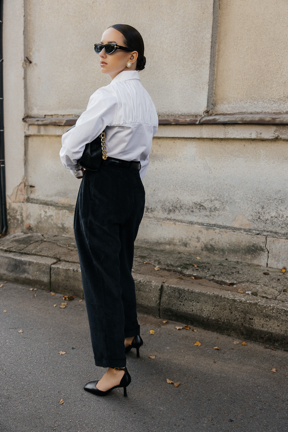 Juodos klasikinės velvetinės kelnės „VELVO“ - Image 4