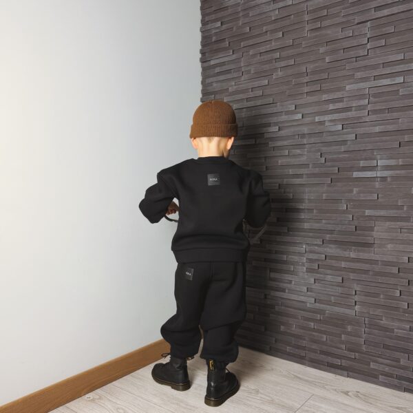 Juodas kostiumėlis „NEST“