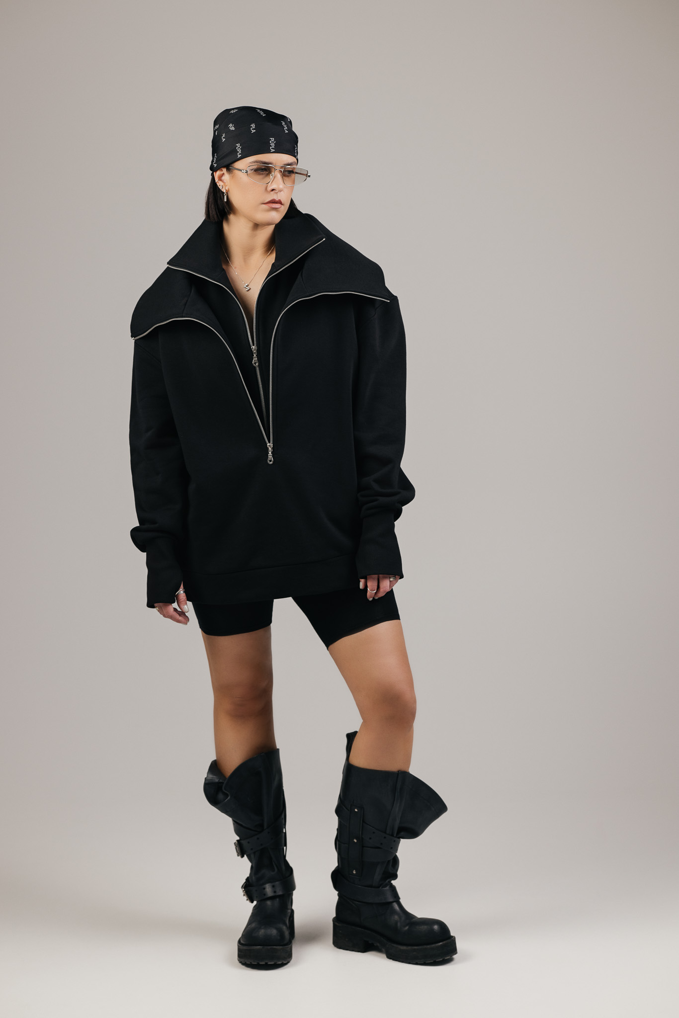 Juodas džemperis „DUAL“ - Image 5