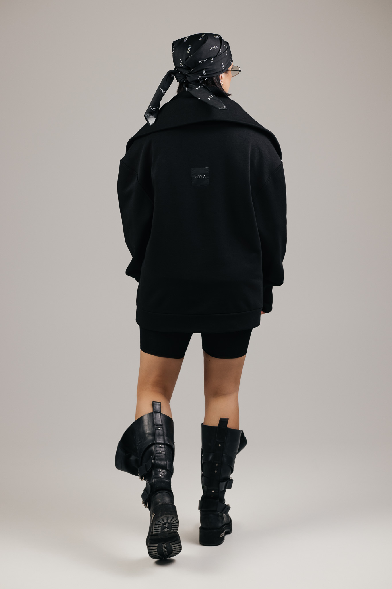 Juodas džemperis „DUAL“ - Image 6