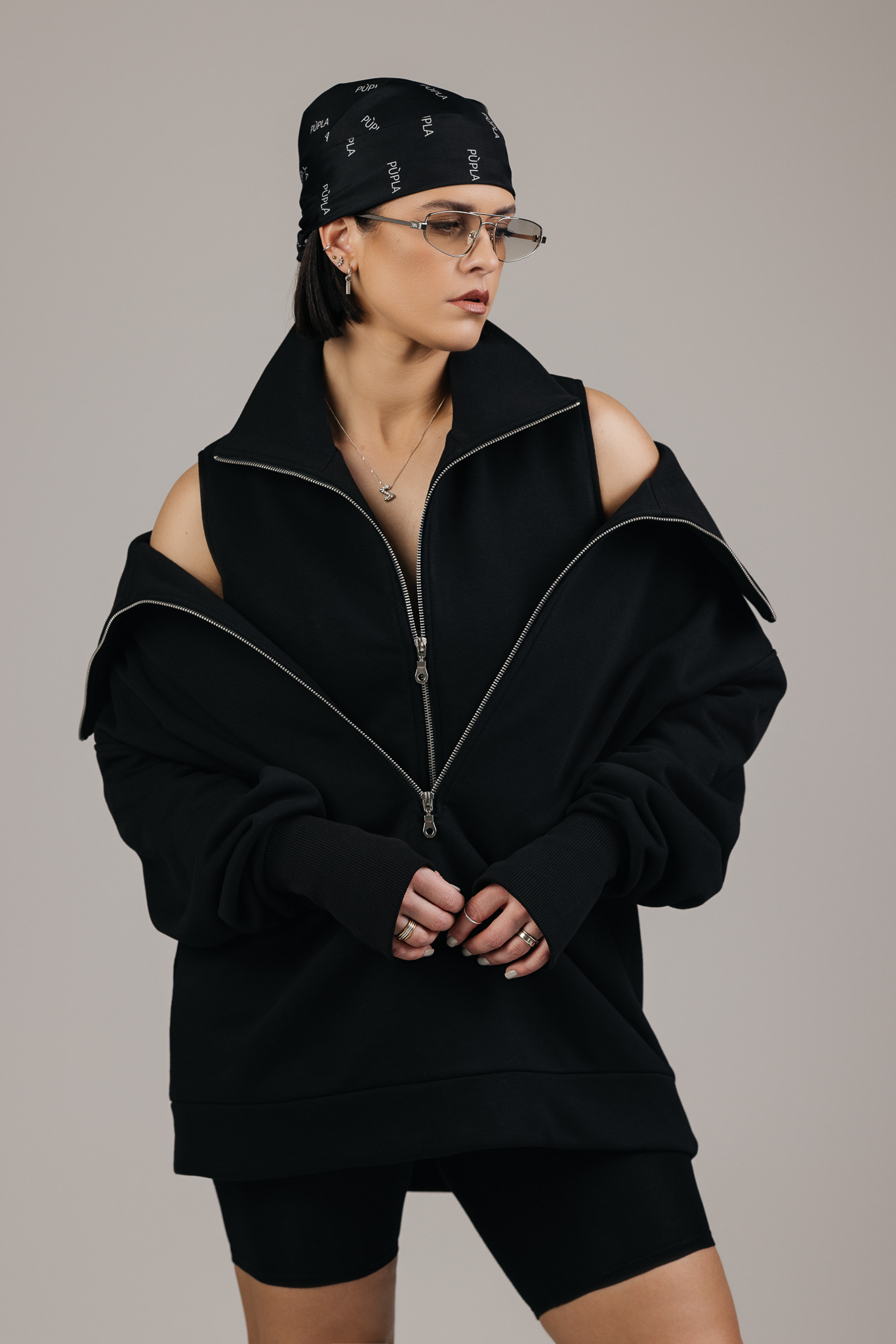 Juodas džemperis „DUAL“ - Image 4