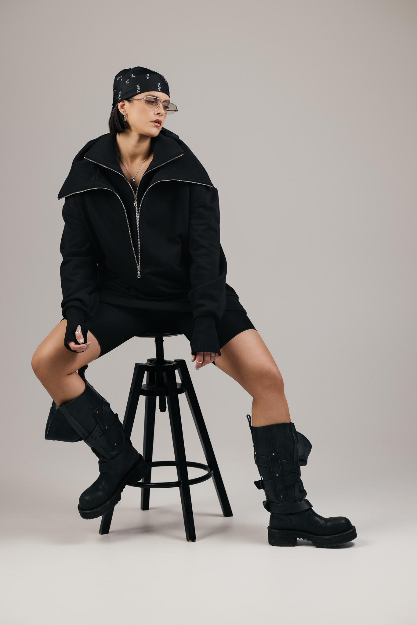 Juodas džemperis „DUAL“