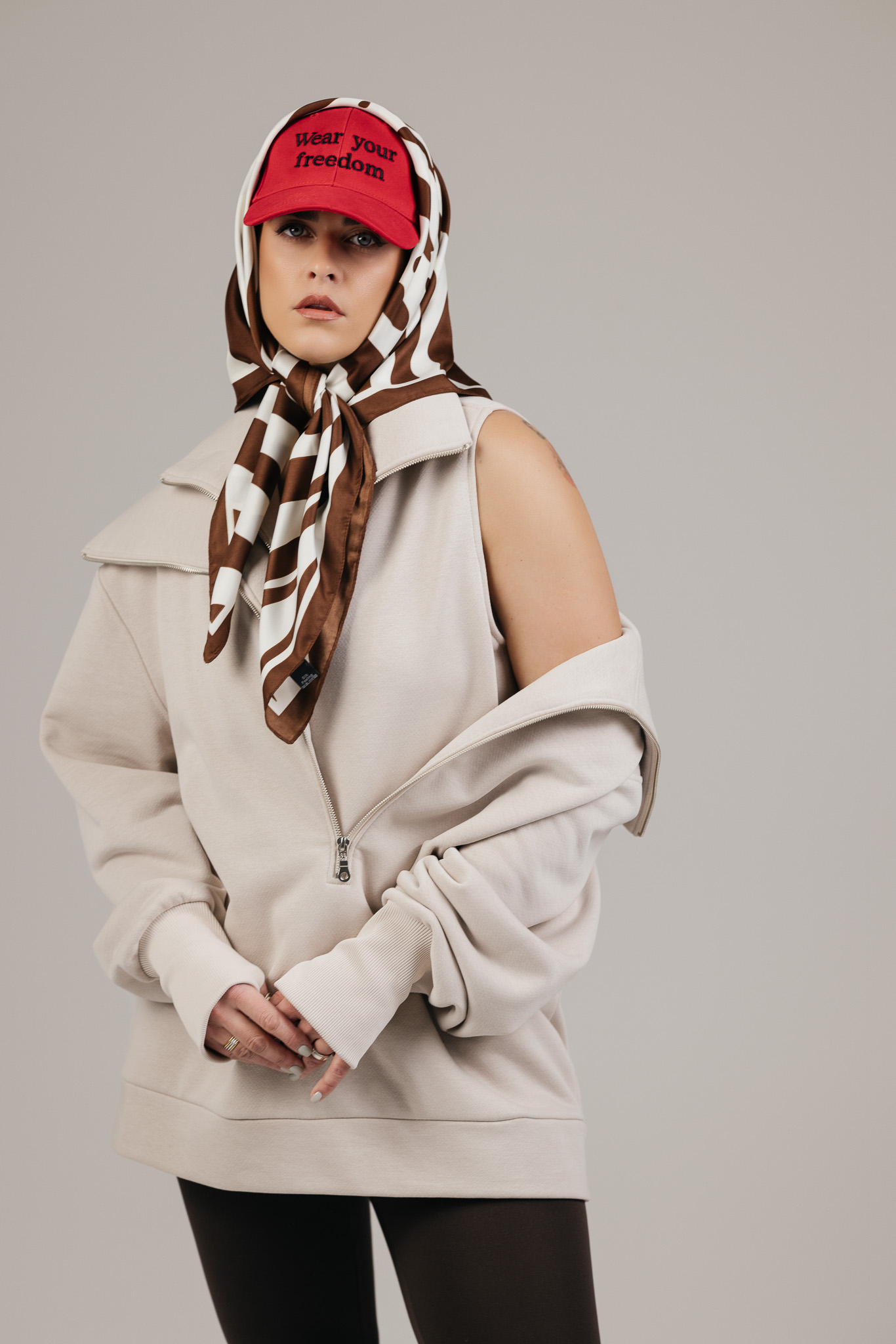 Kreminis džemperis „DUAL“ - Image 7