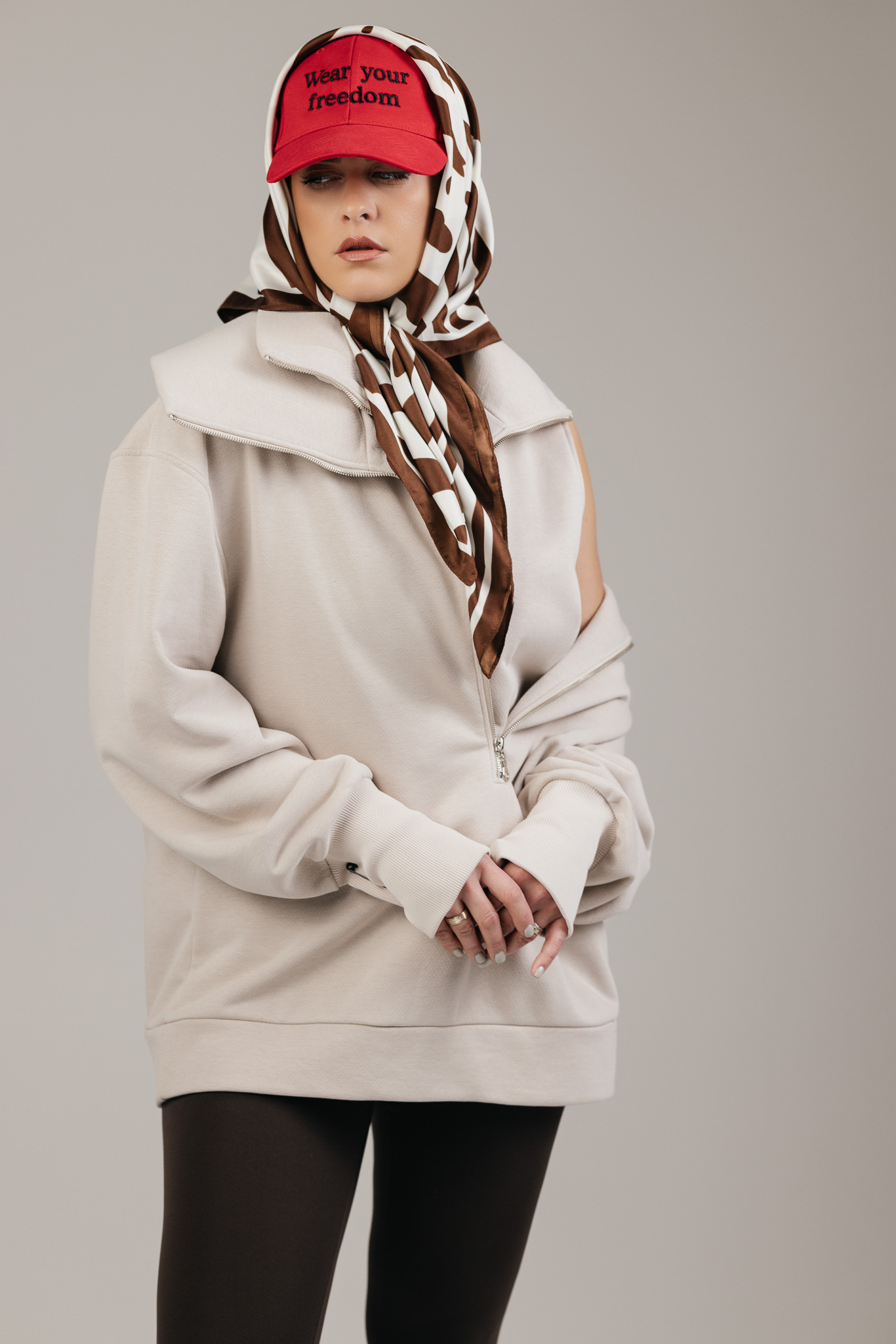 Kreminis džemperis „DUAL“ - Image 3