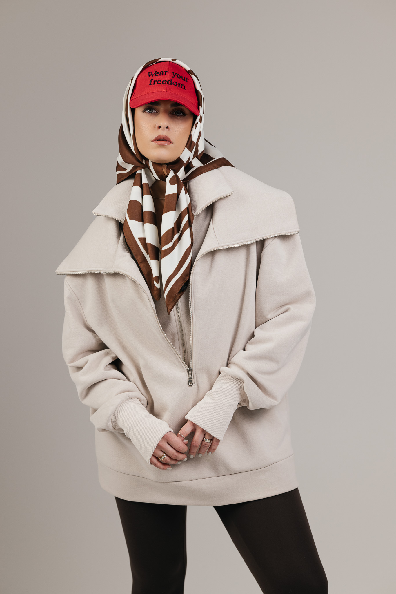 Kreminis džemperis „DUAL“ - Image 4