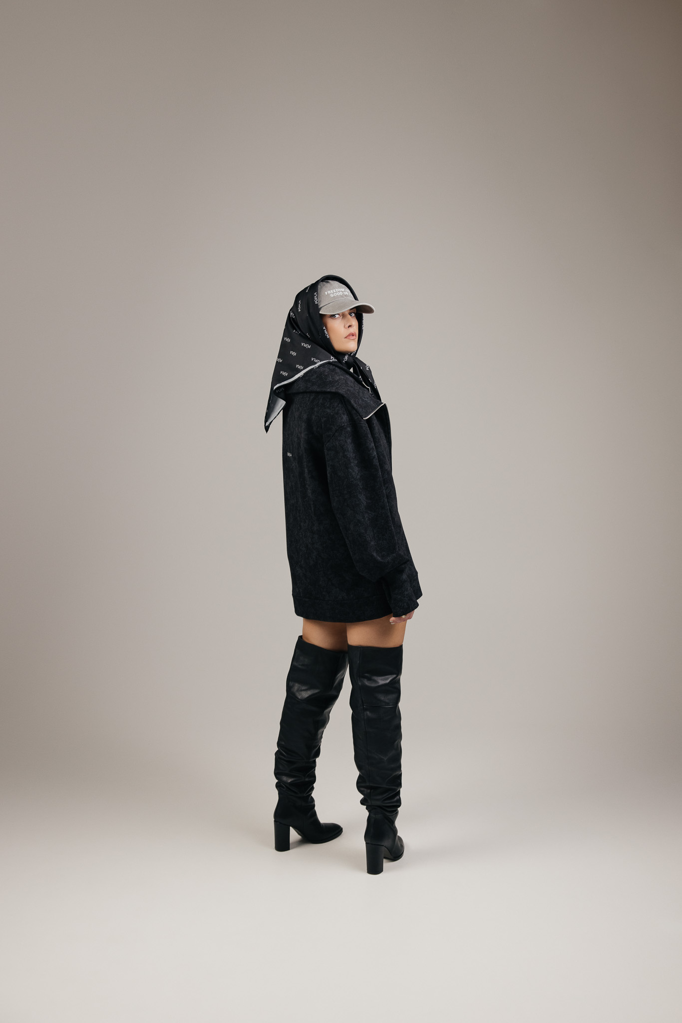 Margas džemperis „DUAL“ - Image 8