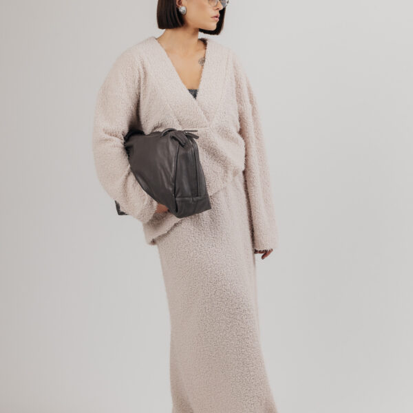 Kreminis megztinio ir sijono kostiumėlis „SOLACE“