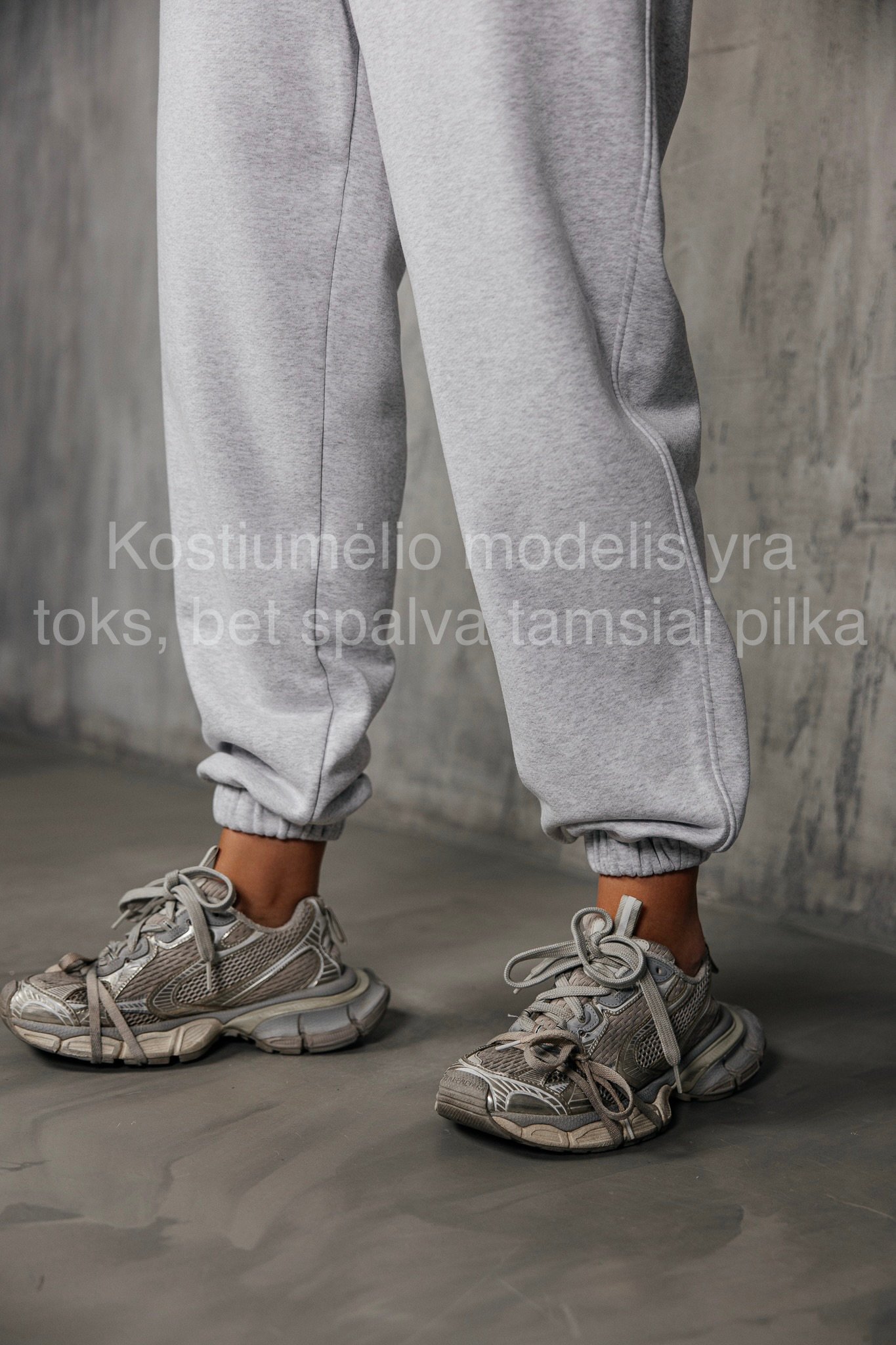 Pilkas laisvalaikio kostiumėlis „SHIFT“ - Image 6